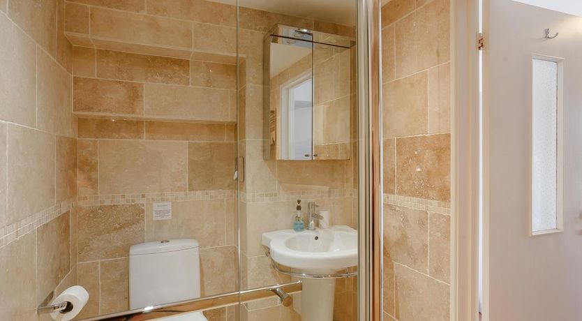 Photo of 1 Bed in Middle Stoughton