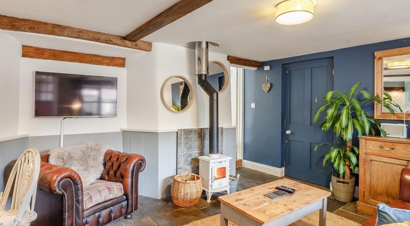 Photo of 1 Bed in Middle Stoughton