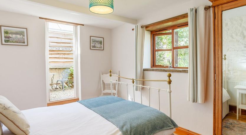 Photo of 1 Bed in Middle Stoughton