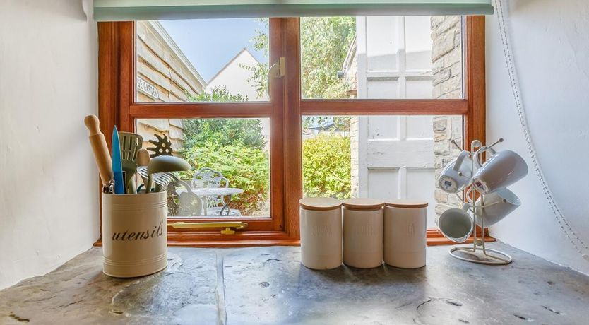 Photo of 1 Bed in Middle Stoughton