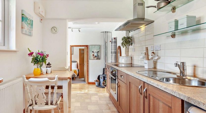 Photo of 1 Bed in Middle Stoughton