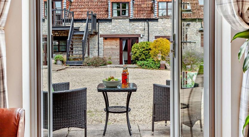 Photo of 1 Bed in Middle Stoughton