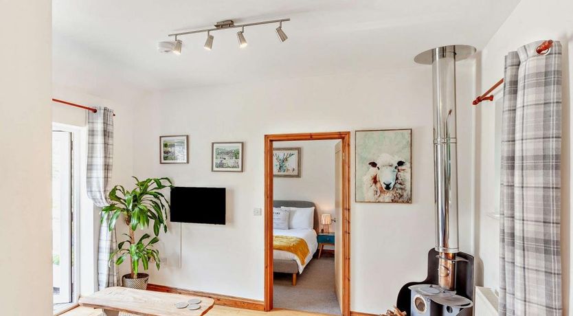 Photo of 1 Bed in Middle Stoughton