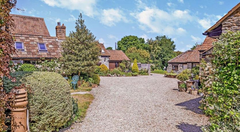 Photo of 1 Bed in Middle Stoughton