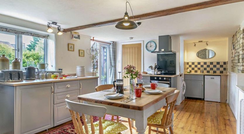 Photo of 2 Bed in Middle Stoughton