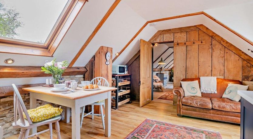 Photo of 1 Bed in Middle Stoughton