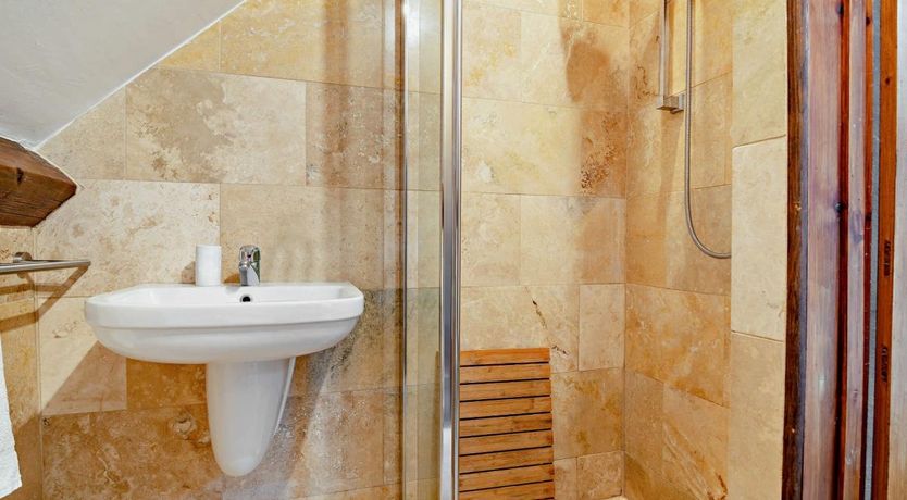 Photo of 1 Bed in Middle Stoughton