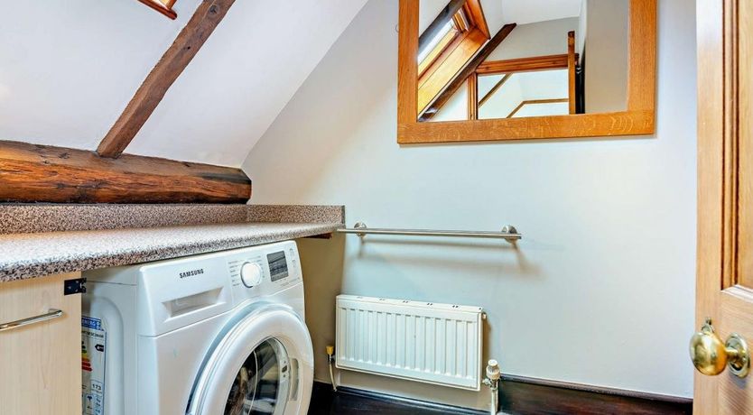 Photo of 1 Bed in Middle Stoughton