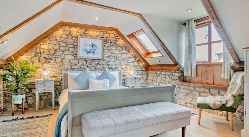 Photo of 1 Bed in Middle Stoughton