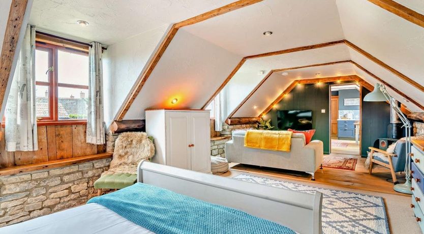 Photo of 1 Bed in Middle Stoughton