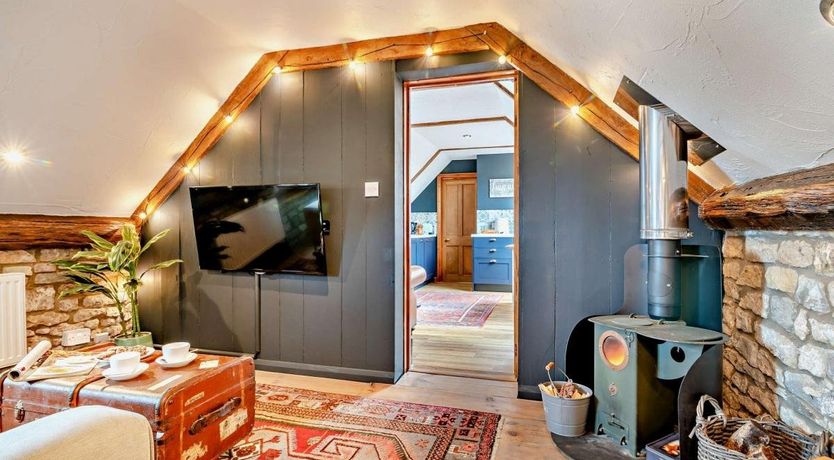 Photo of 1 Bed in Middle Stoughton