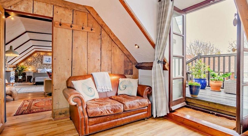 Photo of 1 Bed in Middle Stoughton