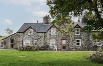 Bryn Dedwydd Farmhouse Holiday Cottage