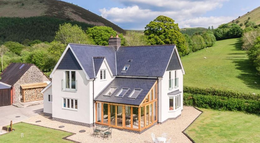 Photo of 4 Bed in Llandinam