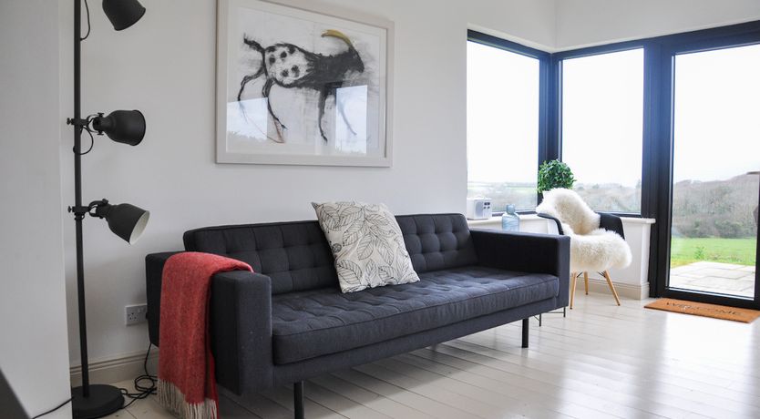 Photo of Tigh Thor - Contemporary home with hot tub!