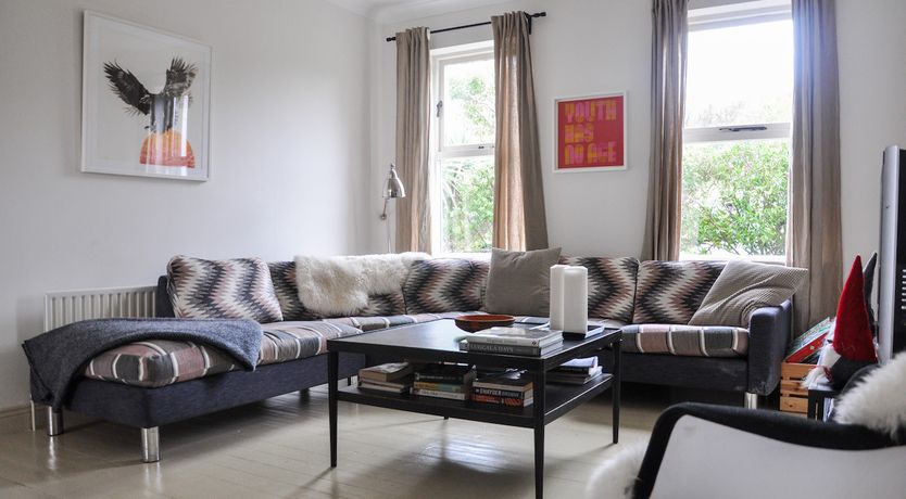 Photo of Tigh Thor - Contemporary home with hot tub!