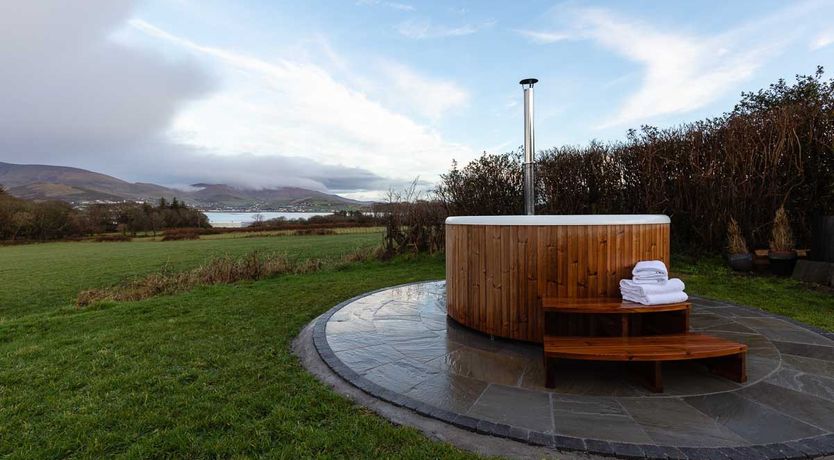 Photo of Tigh Thor - Contemporary home with hot tub!