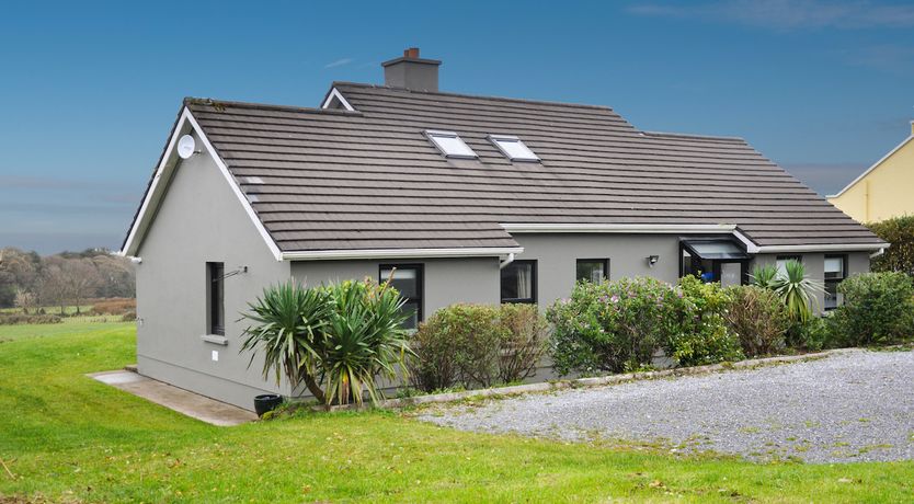 Photo of Tigh Thor - Contemporary home with hot tub!