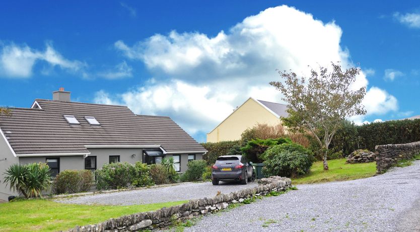 Photo of Tigh Thor - Contemporary home with hot tub!