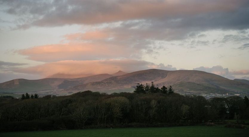 Photo of Tigh Thor - Contemporary home with hot tub!