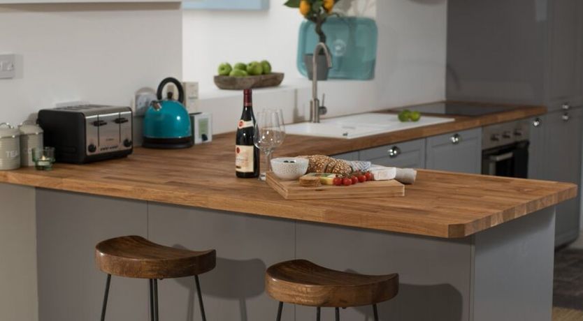 Photo of Tigh Thor - Contemporary home with hot tub!