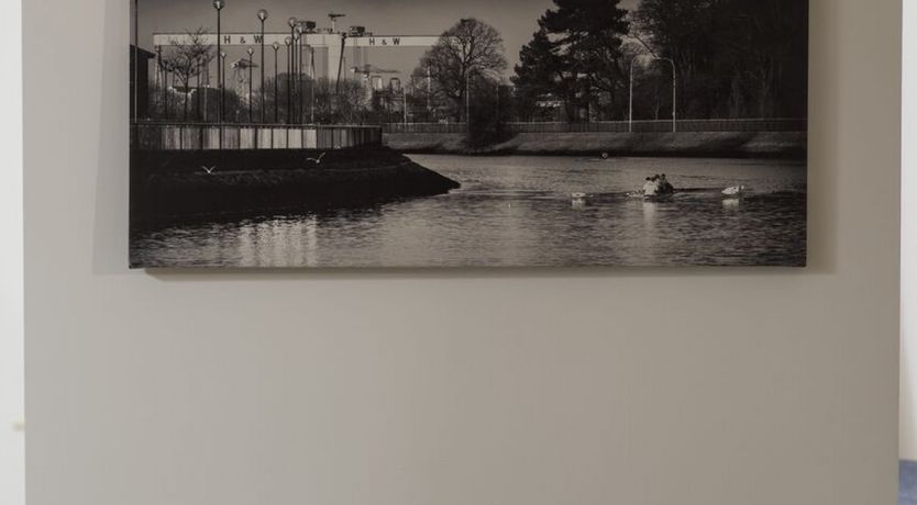 Photo of Tigh Thor - Contemporary home with hot tub!