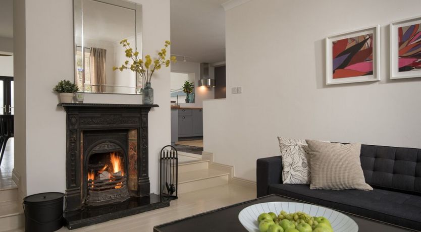 Photo of Tigh Thor - Contemporary home with hot tub!