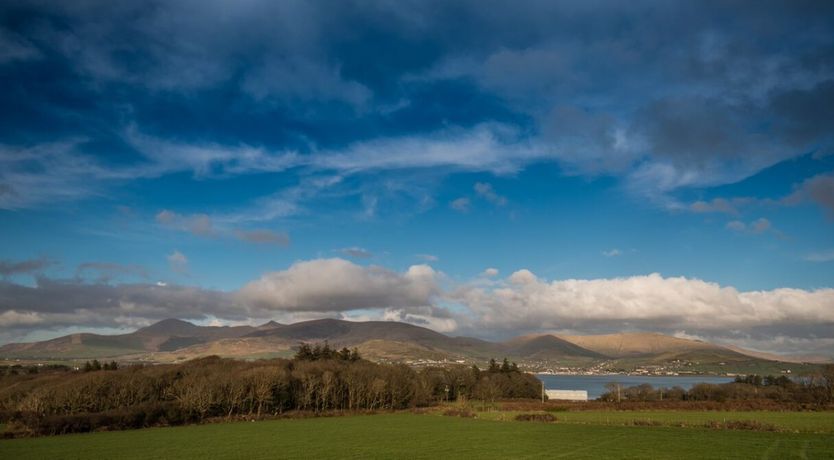 Photo of Tigh Thor - Contemporary home with hot tub!