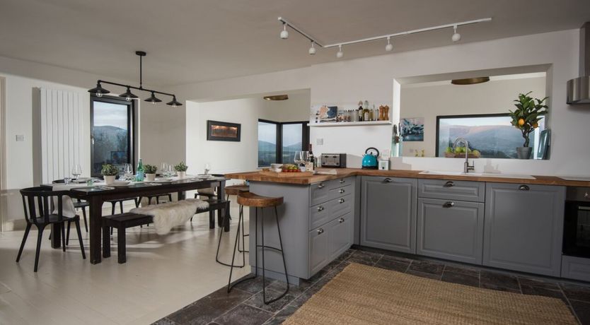 Photo of Tigh Thor - Contemporary home with hot tub!