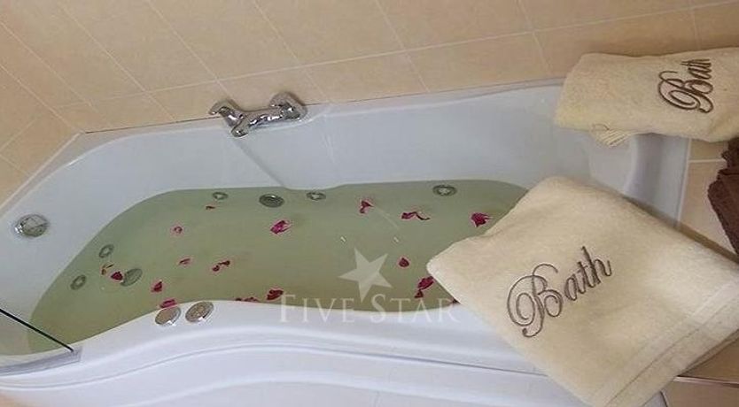 Photo of Harbour View Lodge