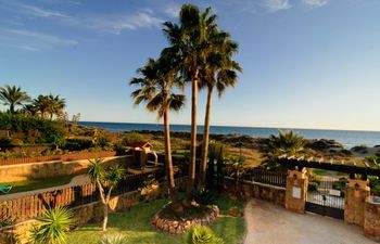 First line on the beach Apartment