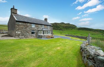 Cwm Mawr Holiday Cottage