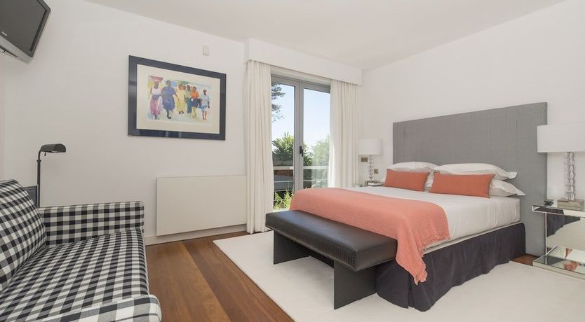 Photo of Modern Botanica