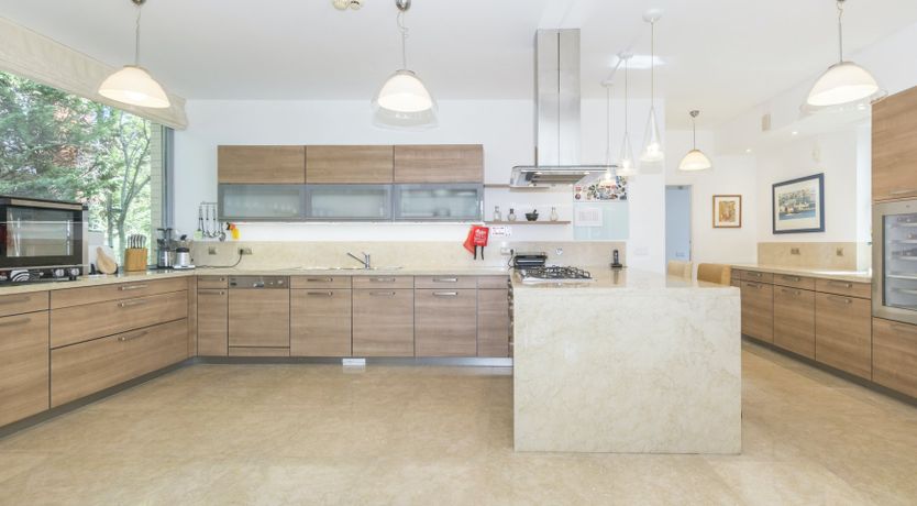 Photo of Modern Botanica