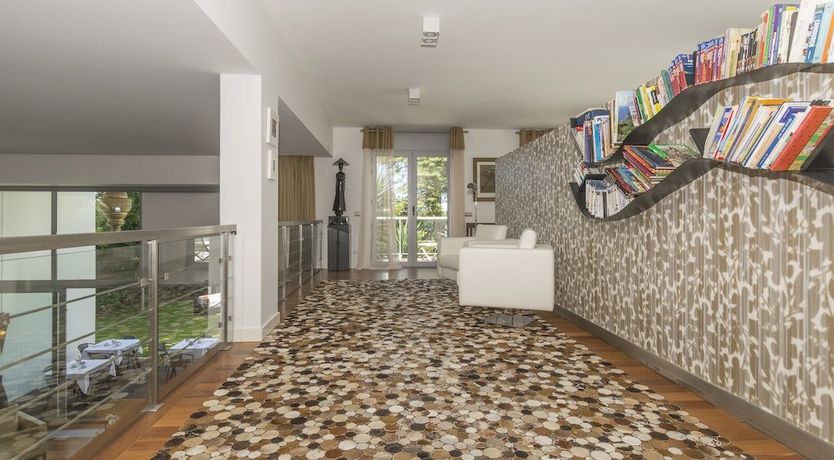 Photo of Modern Botanica