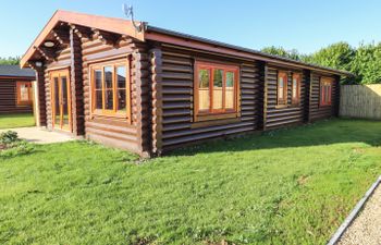 Holly Lodge Holiday Cottage