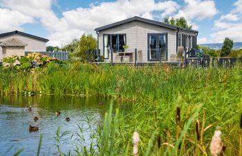 Number 8 Lakes View Holiday Cottage
