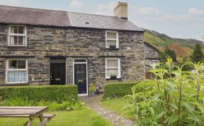 Photo of Arthur’s Cottage