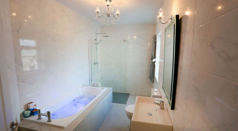 Photo of Luxury 6 bedroom Spiddal Villa