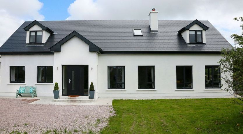 Photo of Luxury 6 bedroom Spiddal Villa