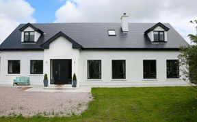 Photo of Luxury 6 bedroom Spiddal Villa