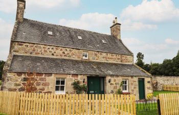 Garden House - Brodie Castle Holiday Cottage