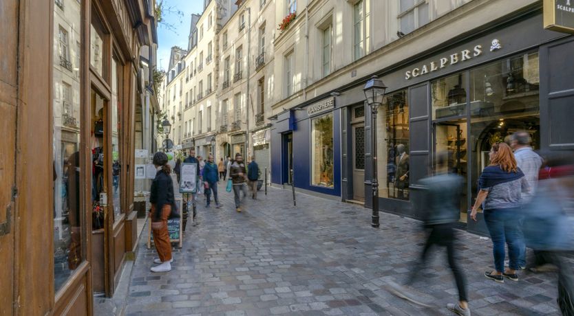 Photo of Art Abounds