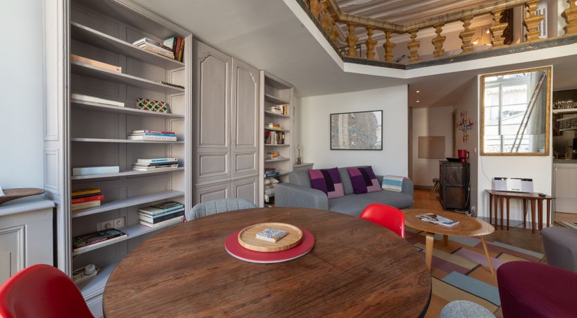 Photo of Art Abounds