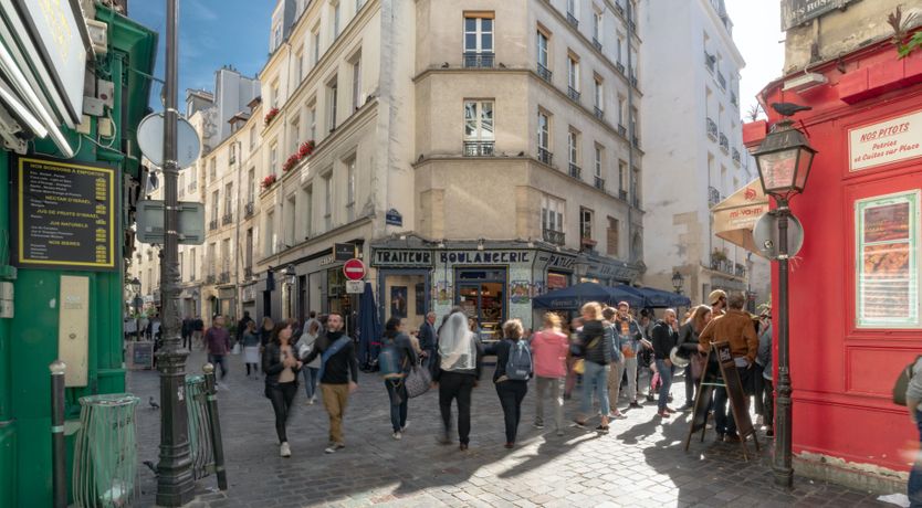 Photo of Art Abounds