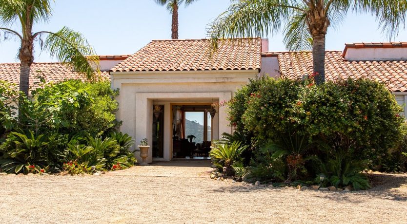 Photo of Si, Señorita