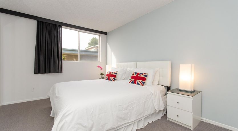 Photo of Papiri Bronze