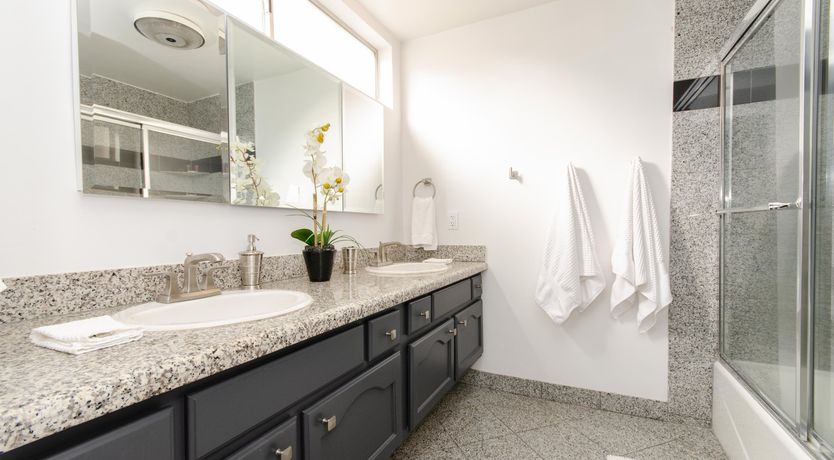 Photo of Papiri Bronze