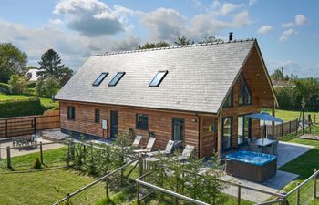 Holly Lodge Holiday Cottage