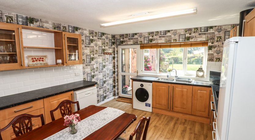 Photo of 8 Heatons Bridge Road